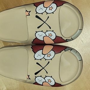 Boys Yeezy Elmo slides
